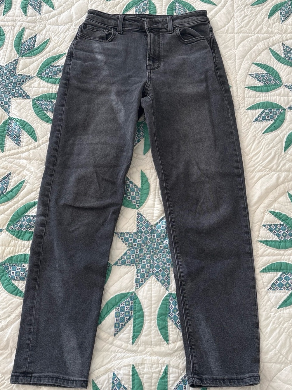 American Eagle Outfitters Straight Leg Jeans in Washed Black